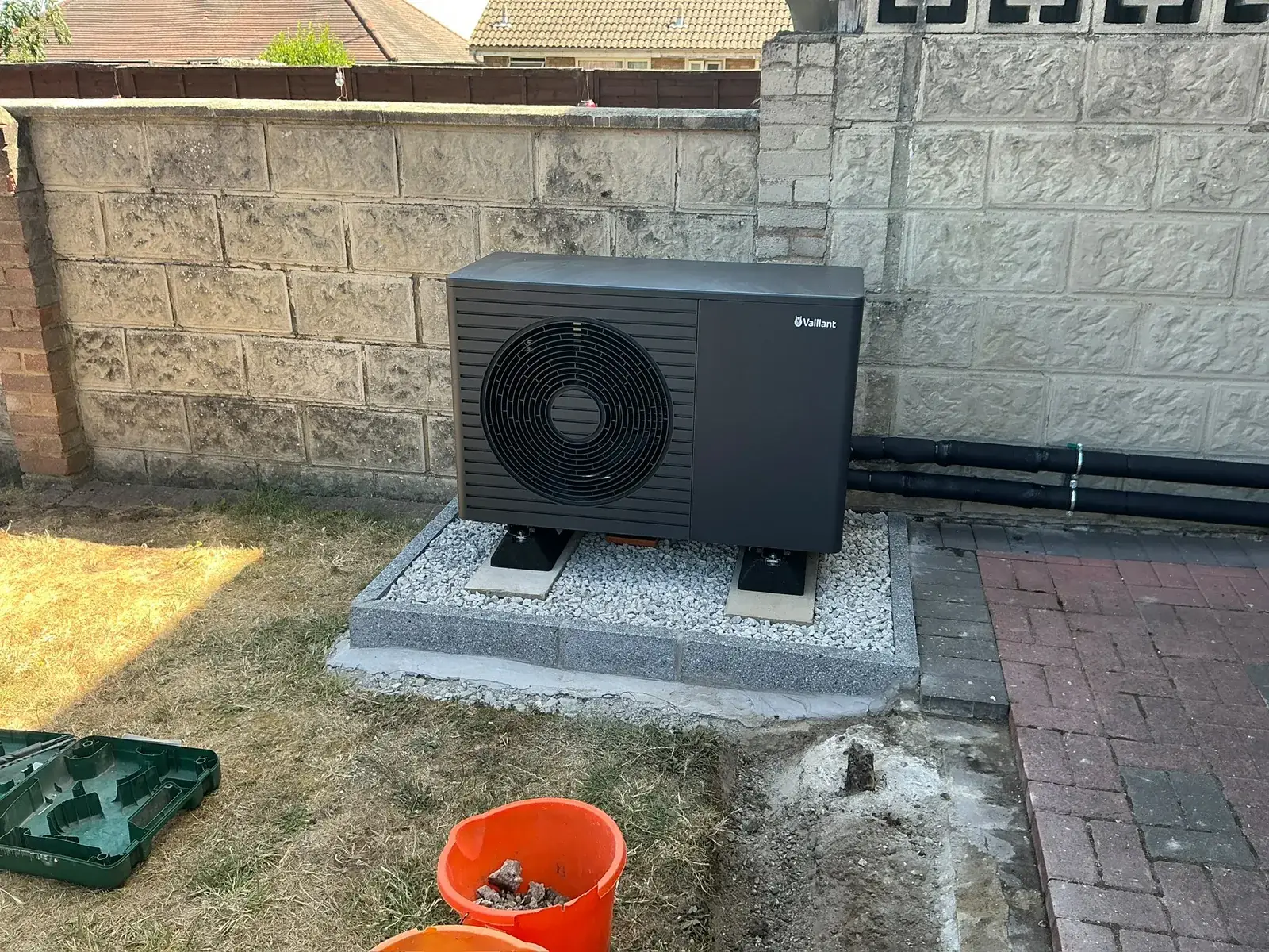 Vaillant aroTHERM 5kW heat pump on anti-vibration feet and a gravel base at a 1970s South London home